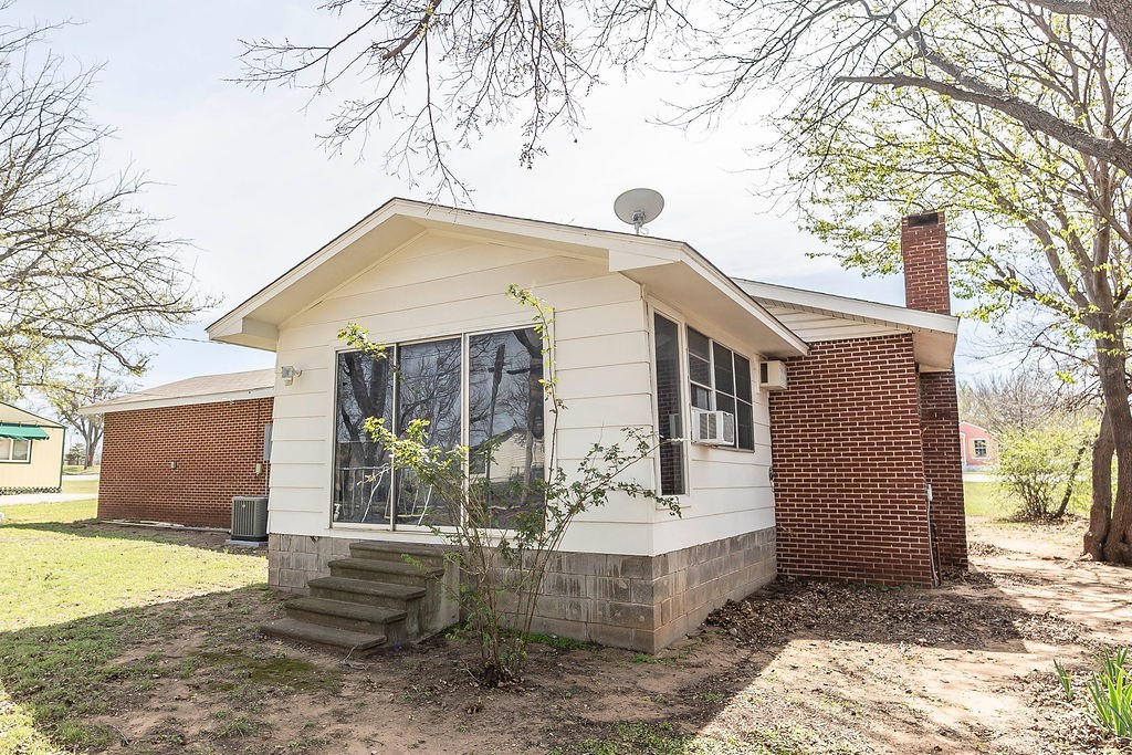 809 E Highway 82 Nocona TX 76255