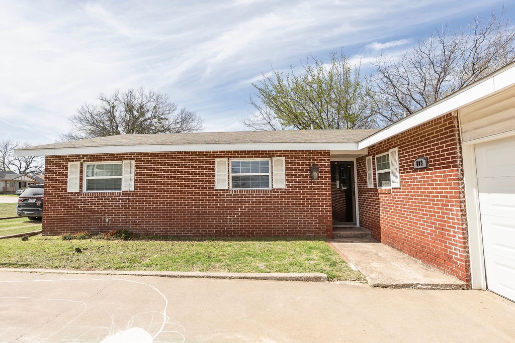 809 E Highway 82 Nocona TX 76255