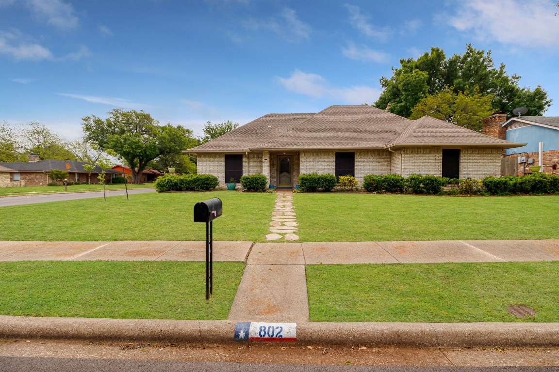 802 Fair Oaks Drive Garland TX 75040