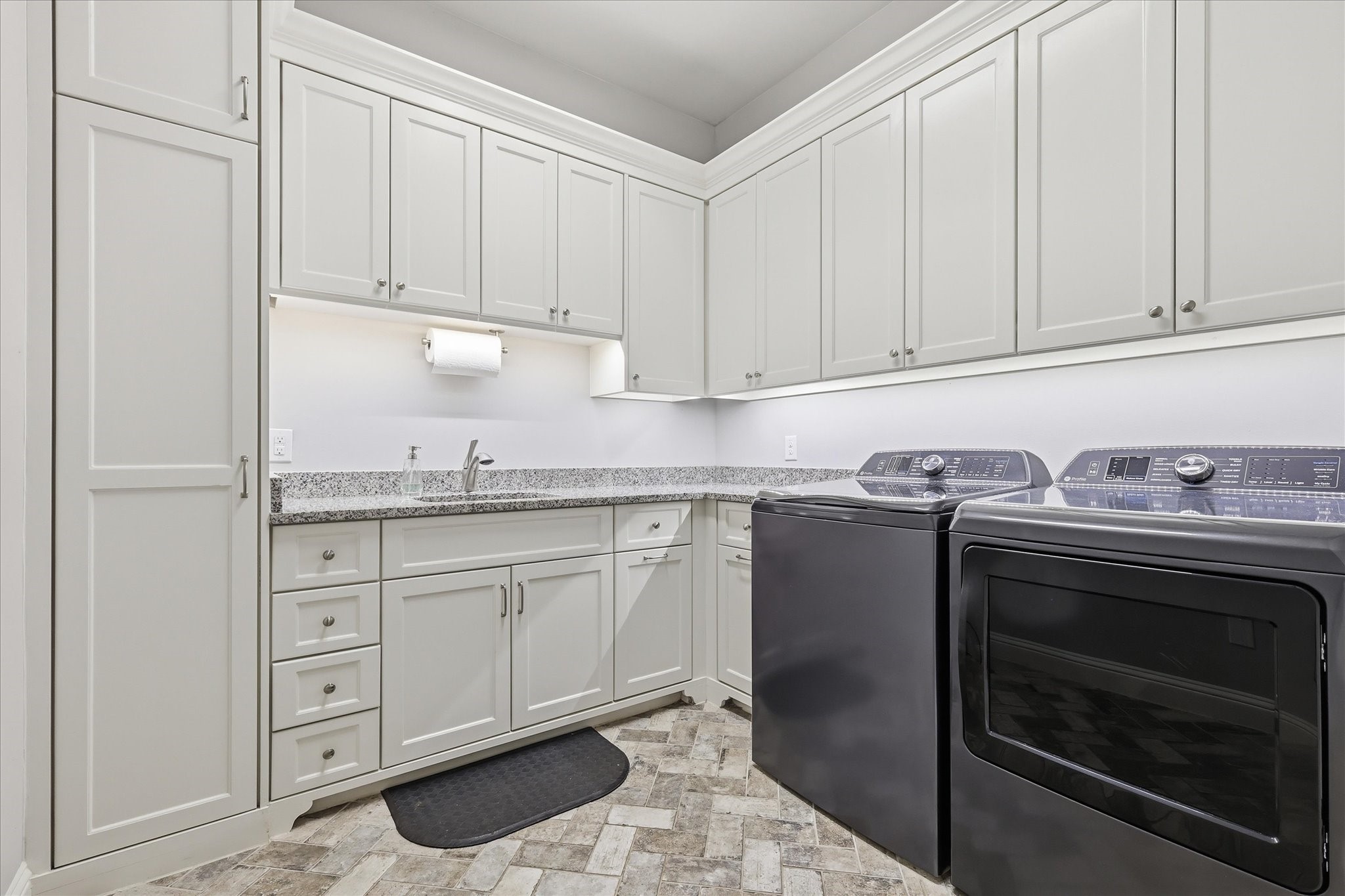 908 Baker Street Mckinney TX 75069