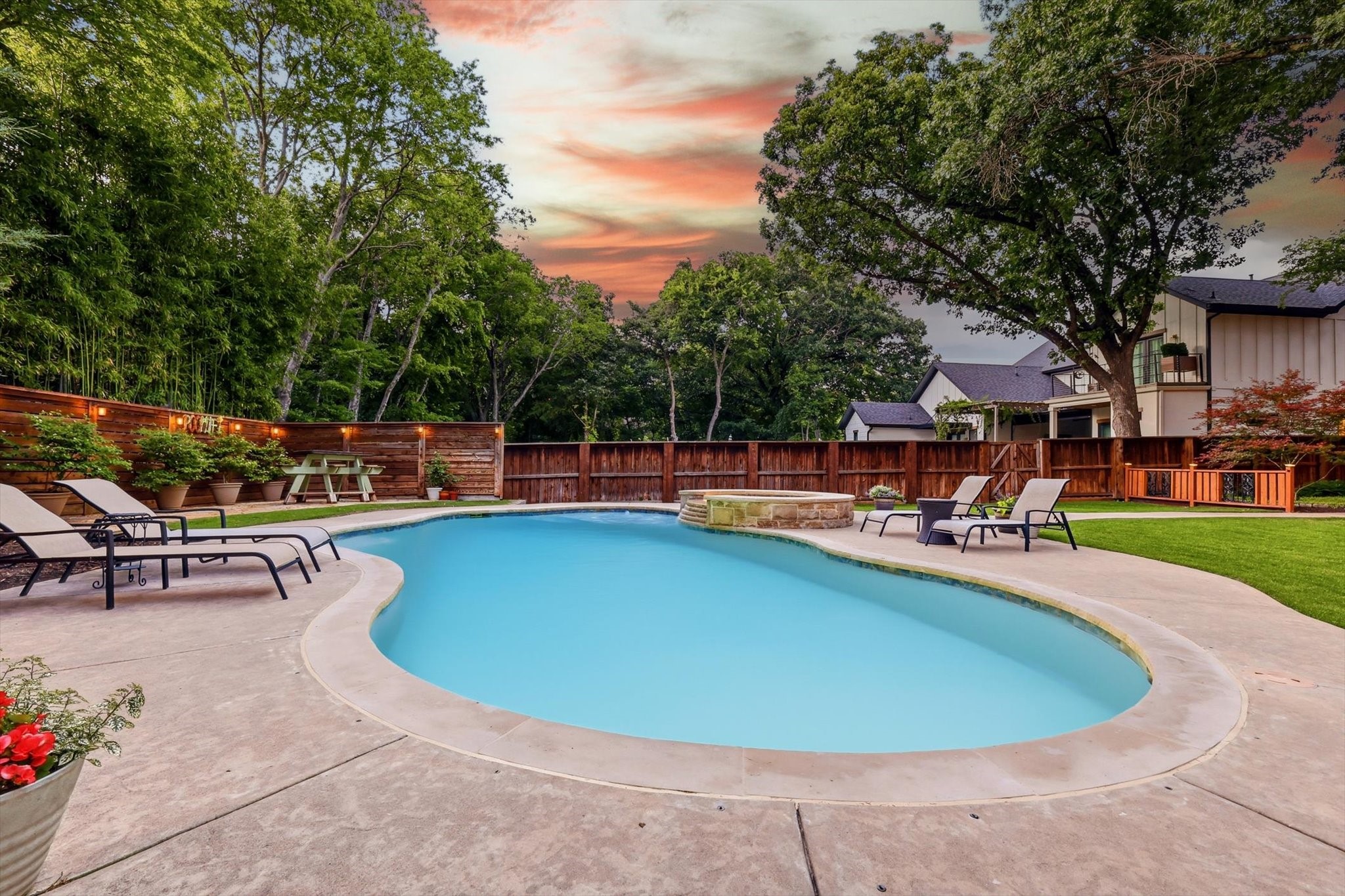 908 Baker Street Mckinney TX 75069