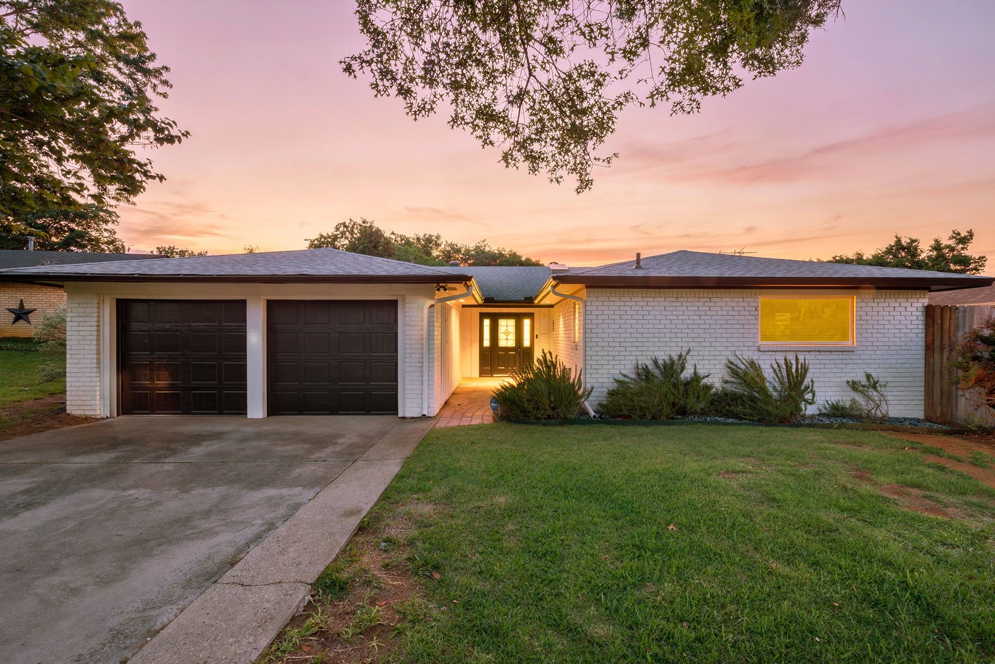 652 Oak Drive Hurst TX 76053