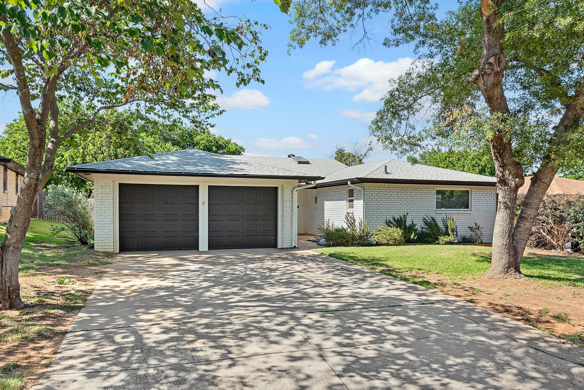652 Oak Drive Hurst TX 76053