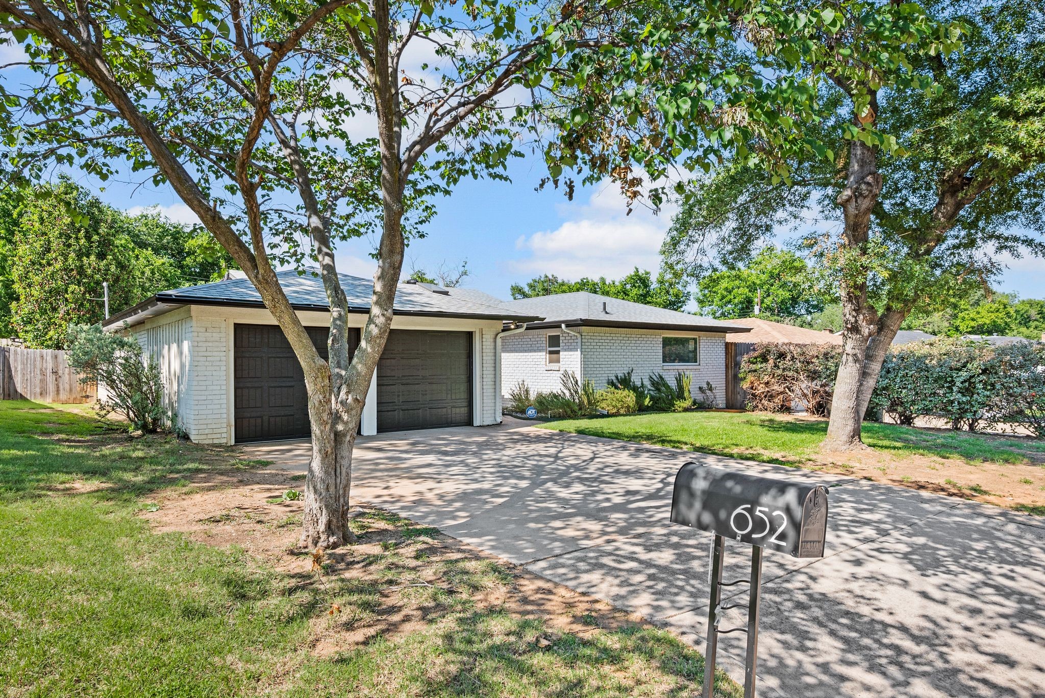 652 Oak Drive Hurst TX 76053