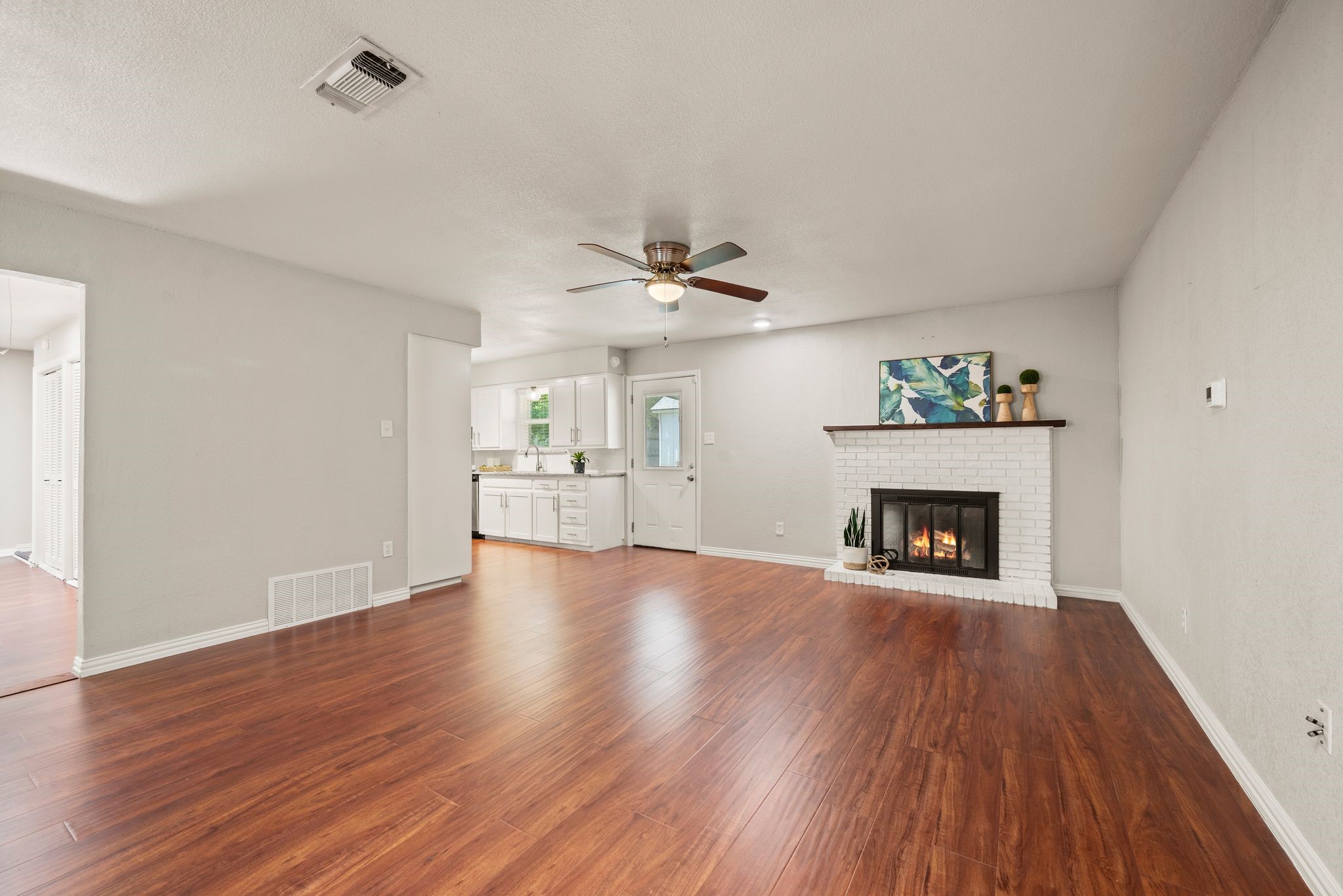 652 Oak Drive Hurst TX 76053