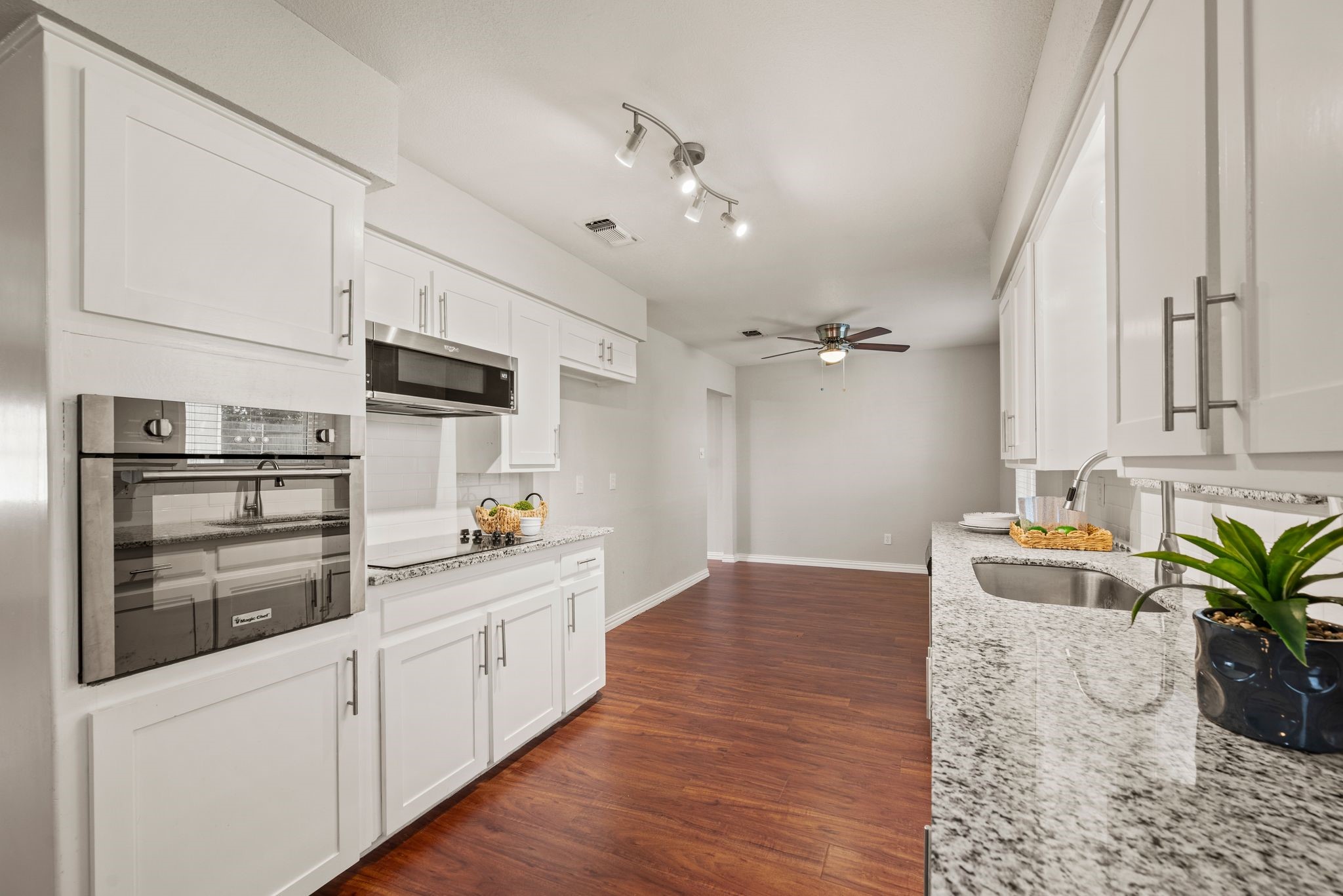 652 Oak Drive Hurst TX 76053
