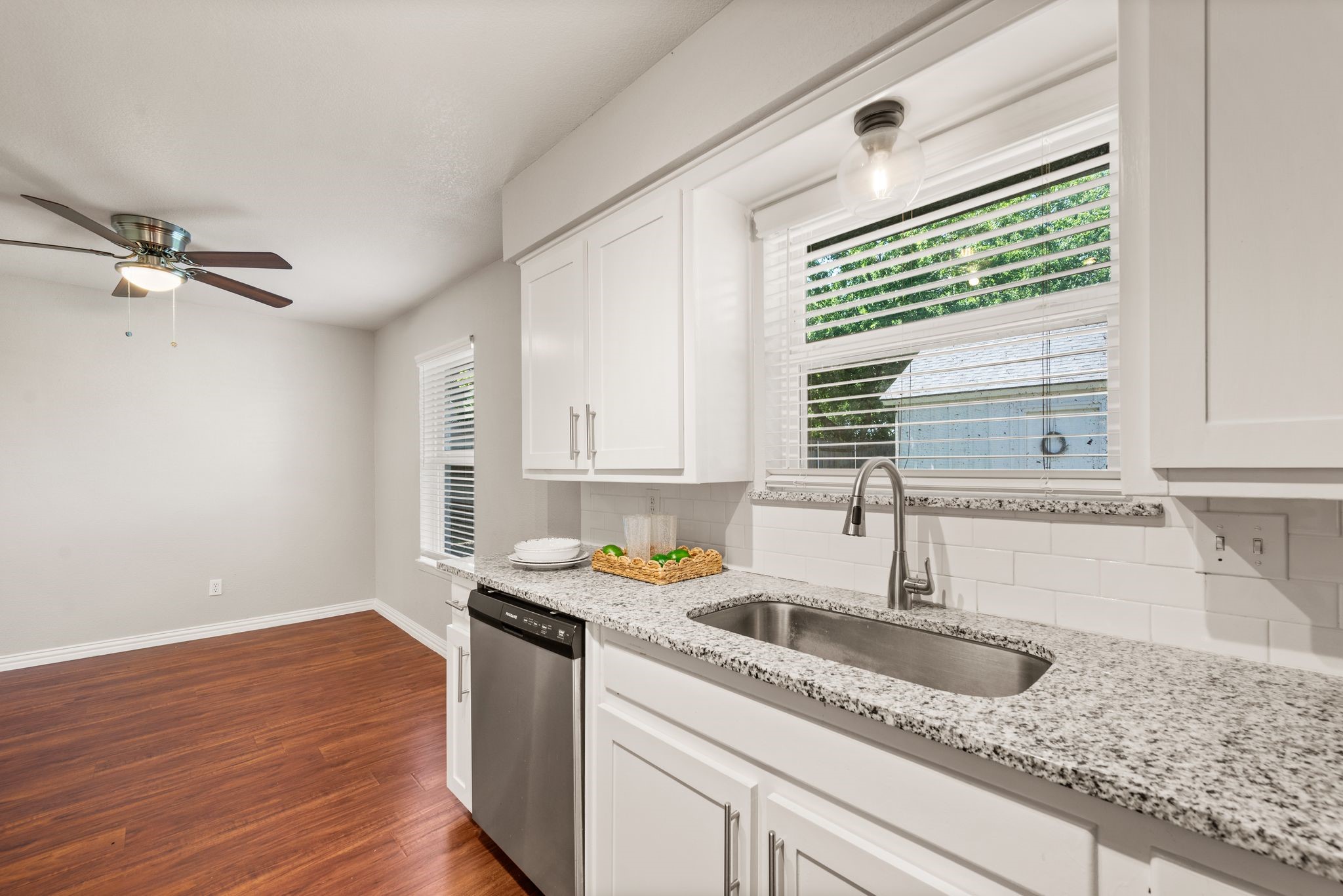 652 Oak Drive Hurst TX 76053