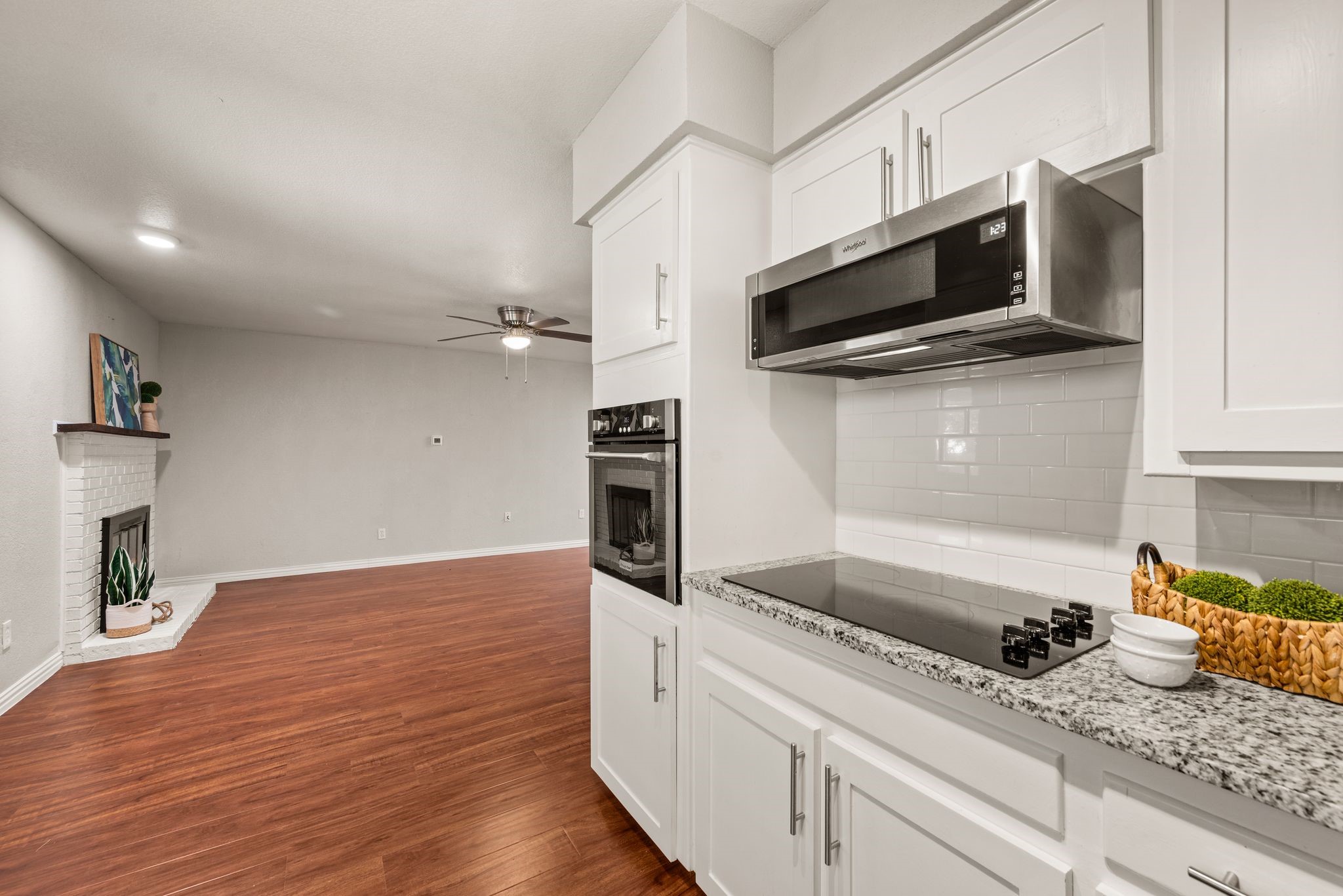 652 Oak Drive Hurst TX 76053