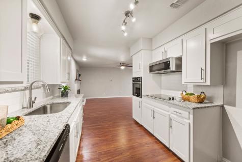652 Oak Drive Hurst TX 76053