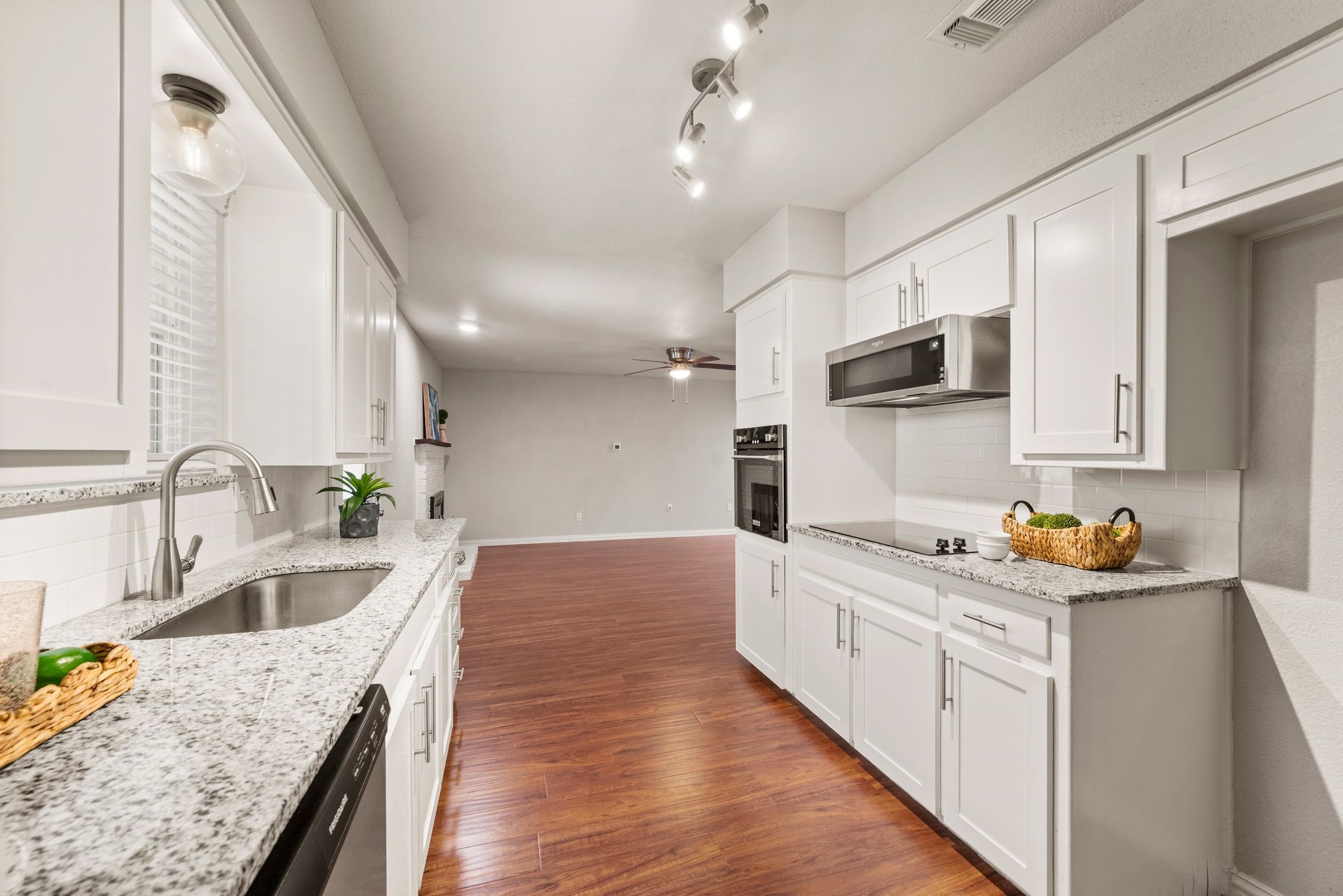 652 Oak Drive Hurst TX 76053