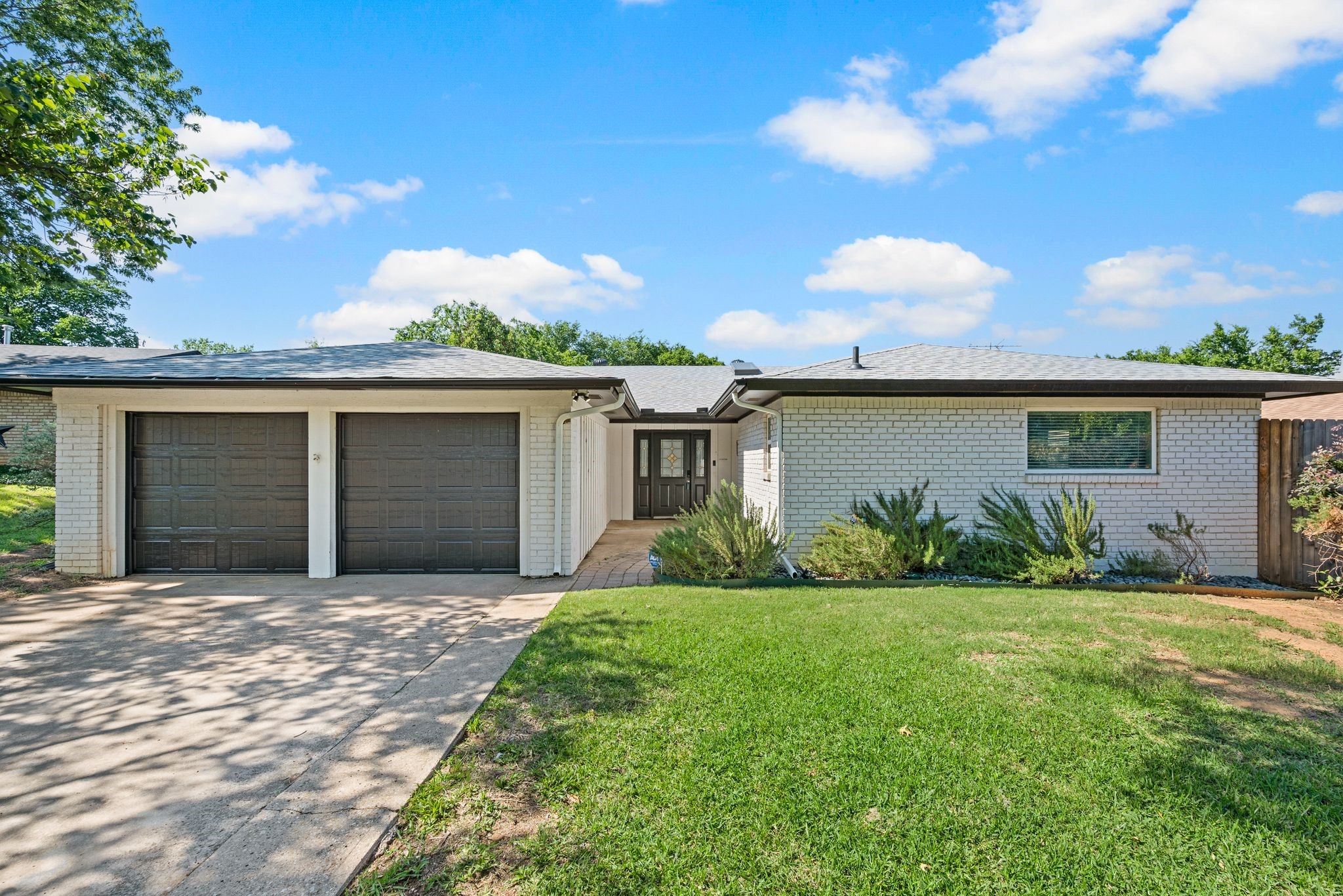 652 Oak Drive Hurst TX 76053
