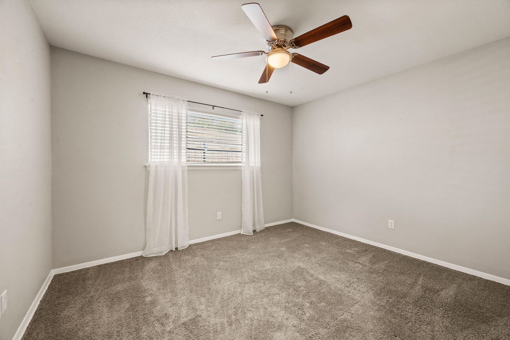 652 Oak Drive Hurst TX 76053