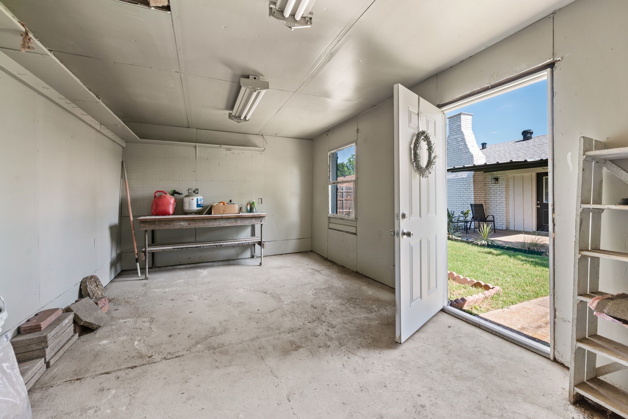 652 Oak Drive Hurst TX 76053