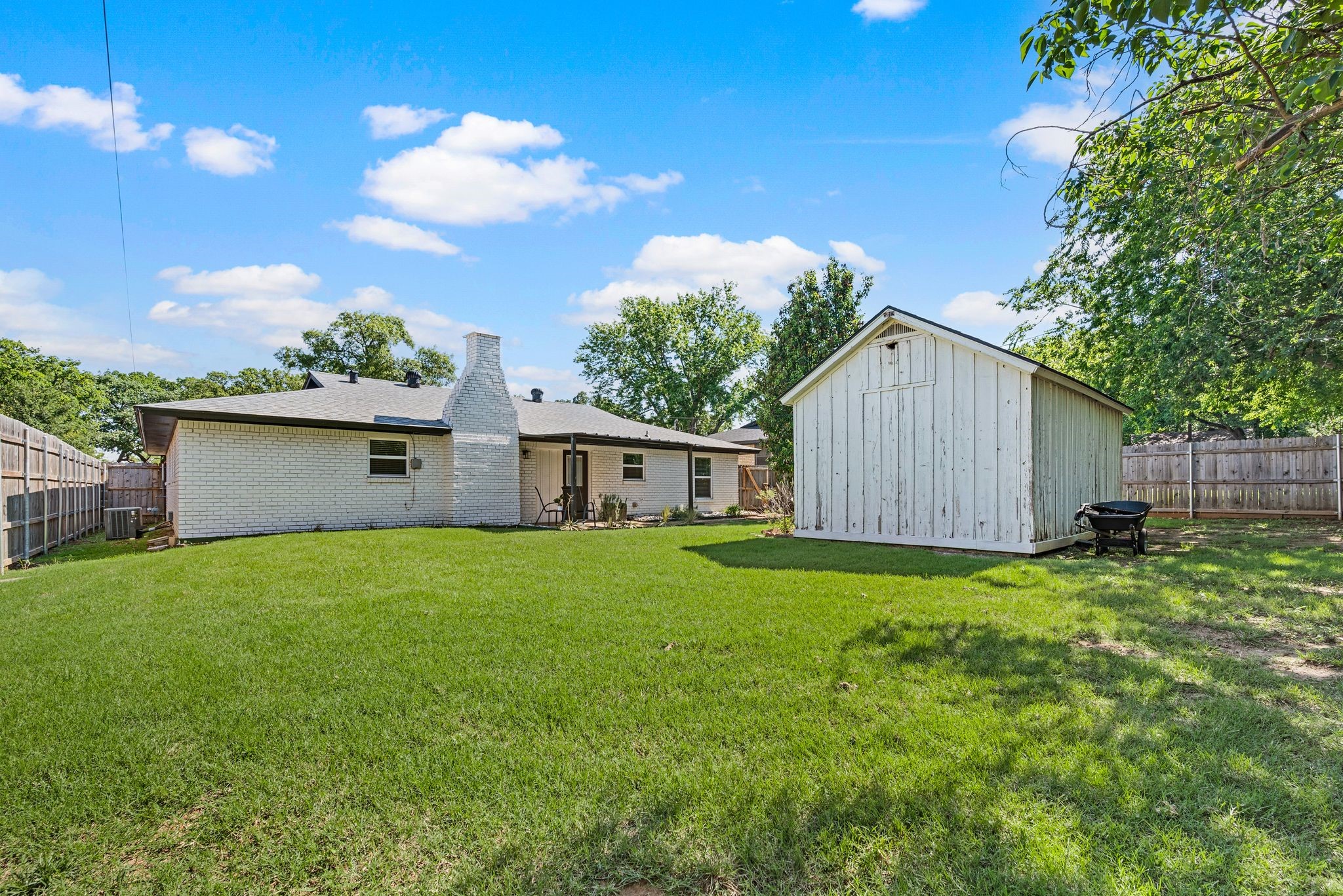 652 Oak Drive Hurst TX 76053