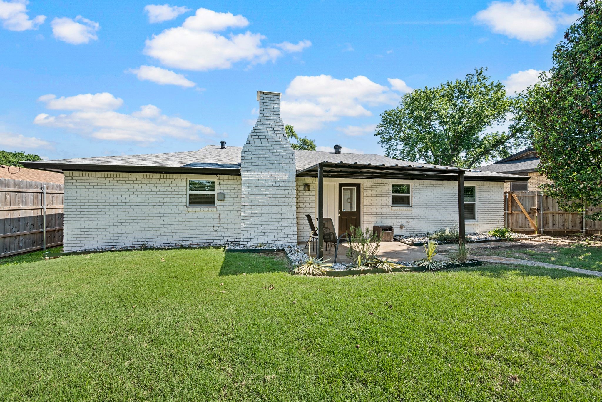 652 Oak Drive Hurst TX 76053