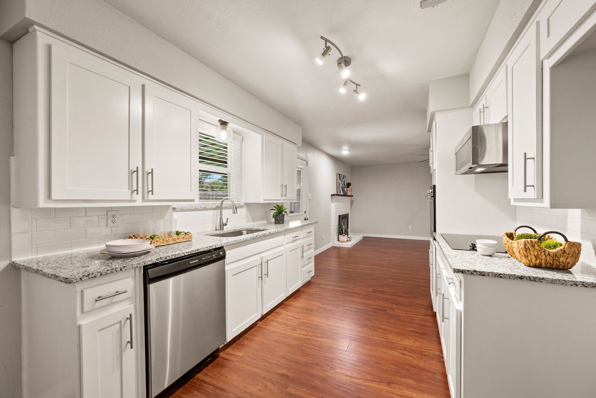652 Oak Drive Hurst TX 76053