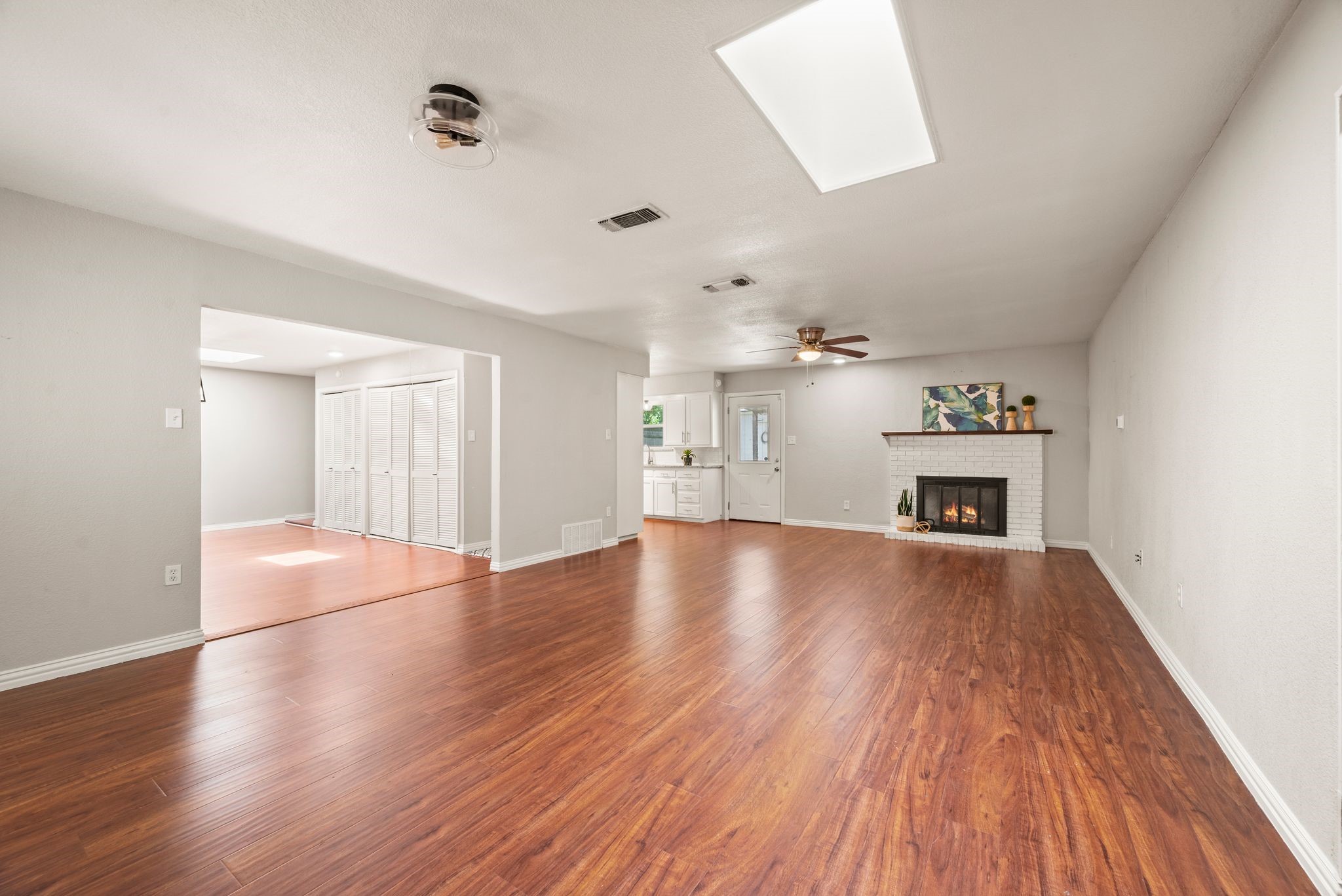 652 Oak Drive Hurst TX 76053