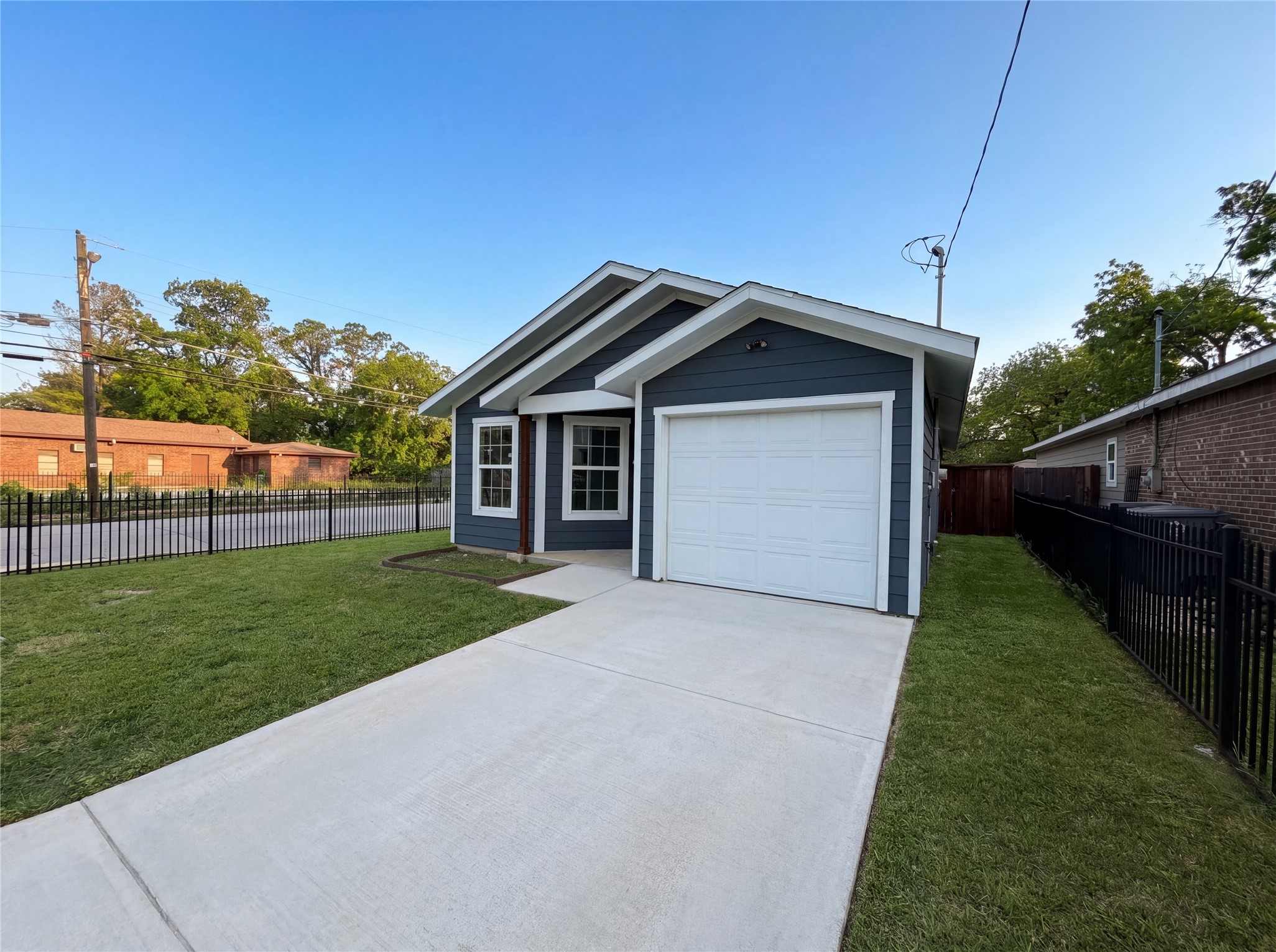 1739 Mcbroom Street Dallas TX 75212