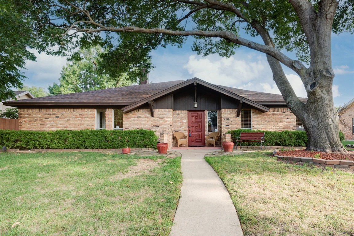 2101 Meadow Lane Grand Prairie TX 75050