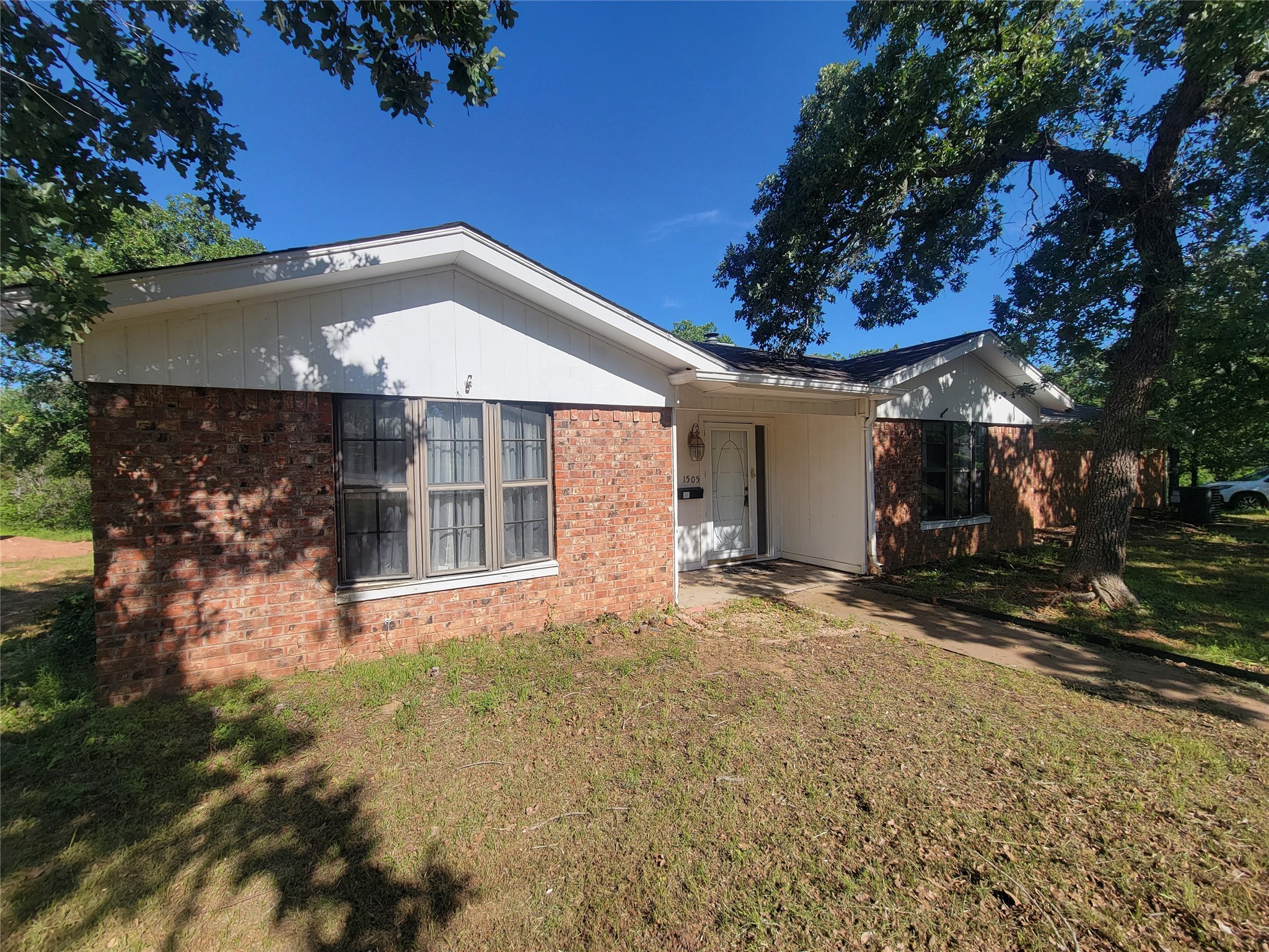 1505 S Rodgers Drive Graham TX 76450