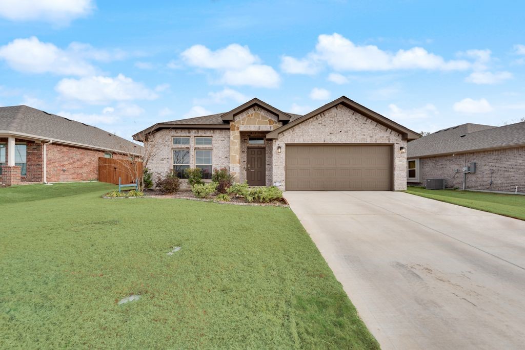 1202 Holly Street Cleburne TX 76033