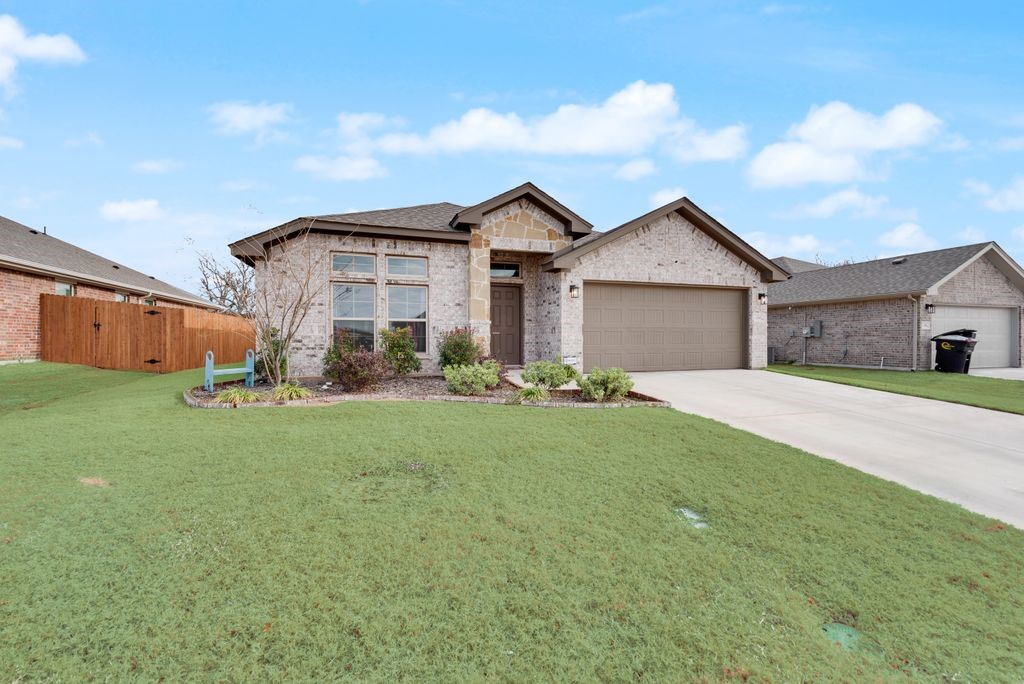 1202 Holly Street Cleburne TX 76033