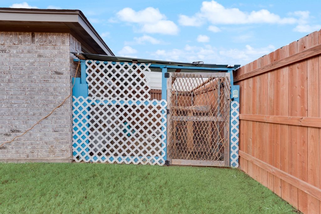 1202 Holly Street Cleburne TX 76033