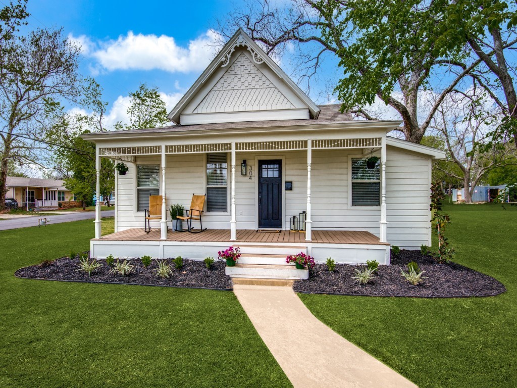 304 S Main Street Aubrey TX 76227