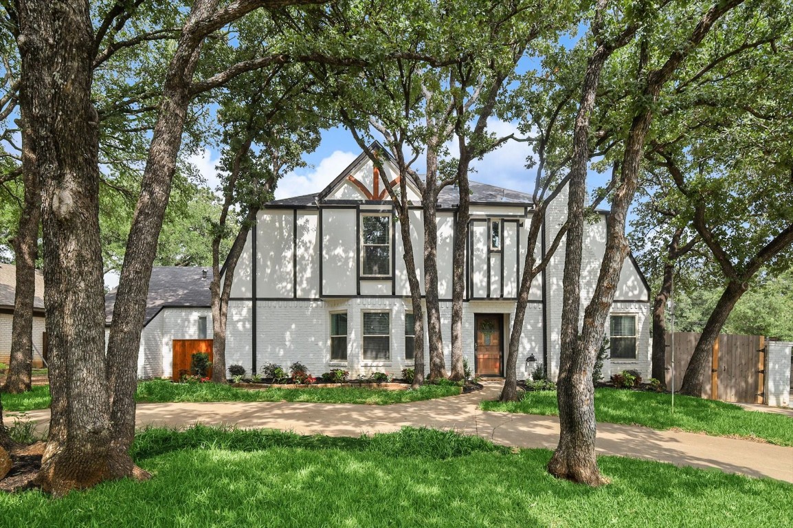 800 Chaparral Court Bedford TX 76022