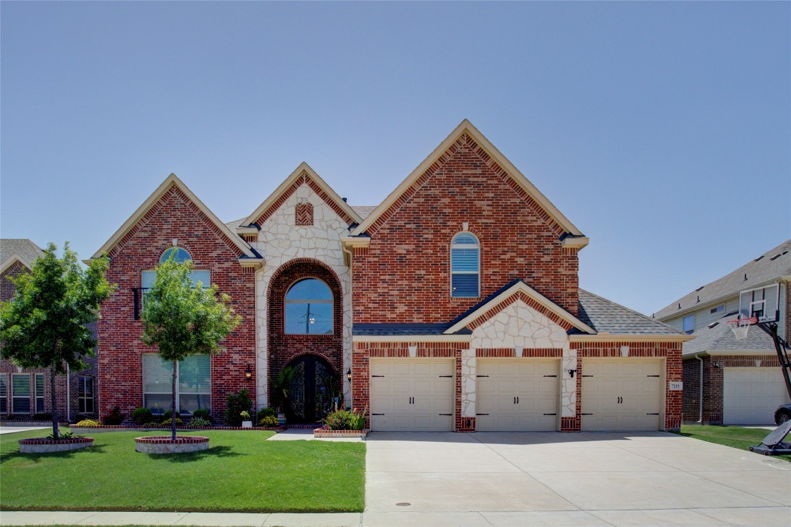 7215 Laguna Grand Prairie TX 75054