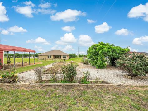 132 W County Road 4213 Decatur TX 76234