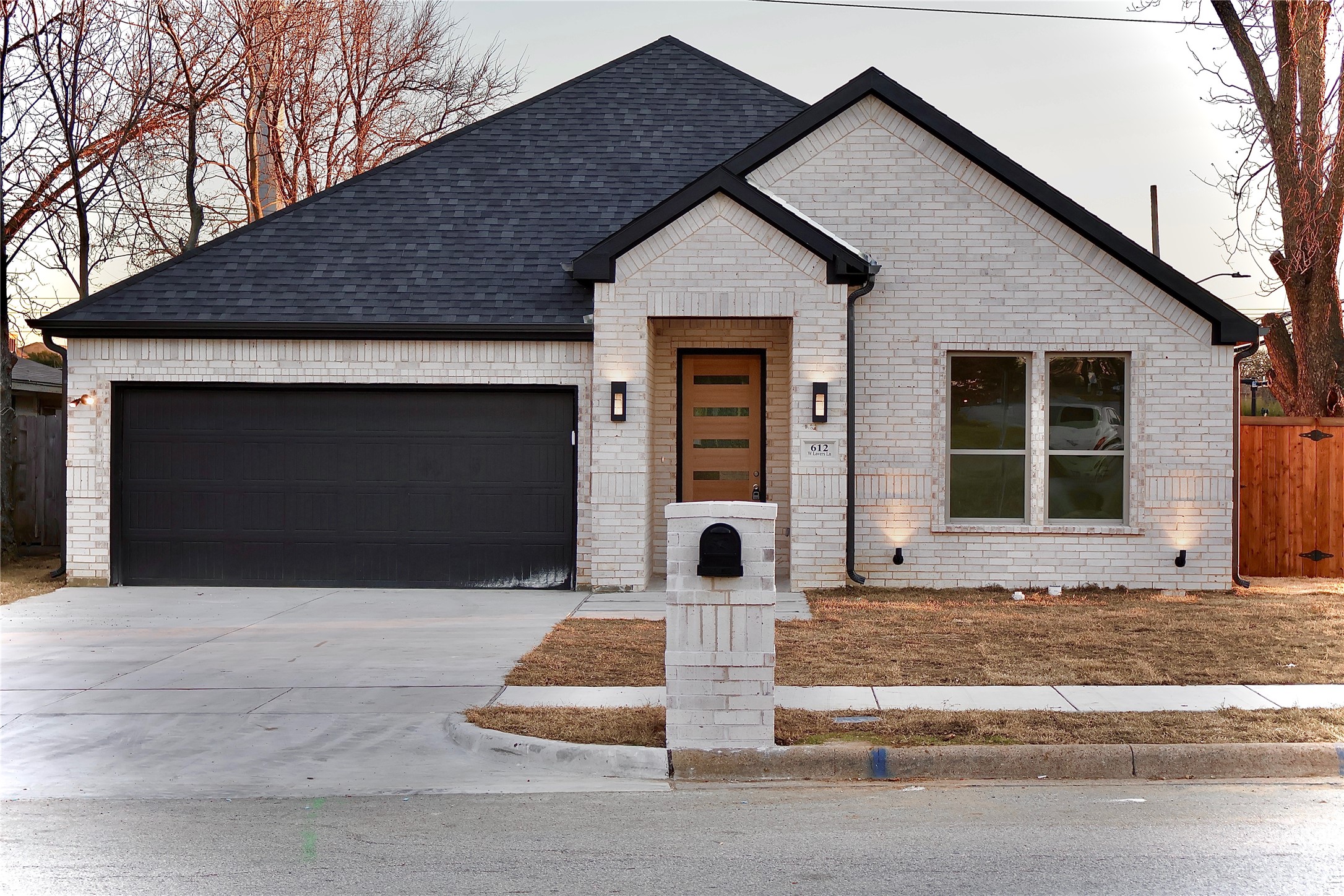 612 W Lovers Lane Arlington TX 76010