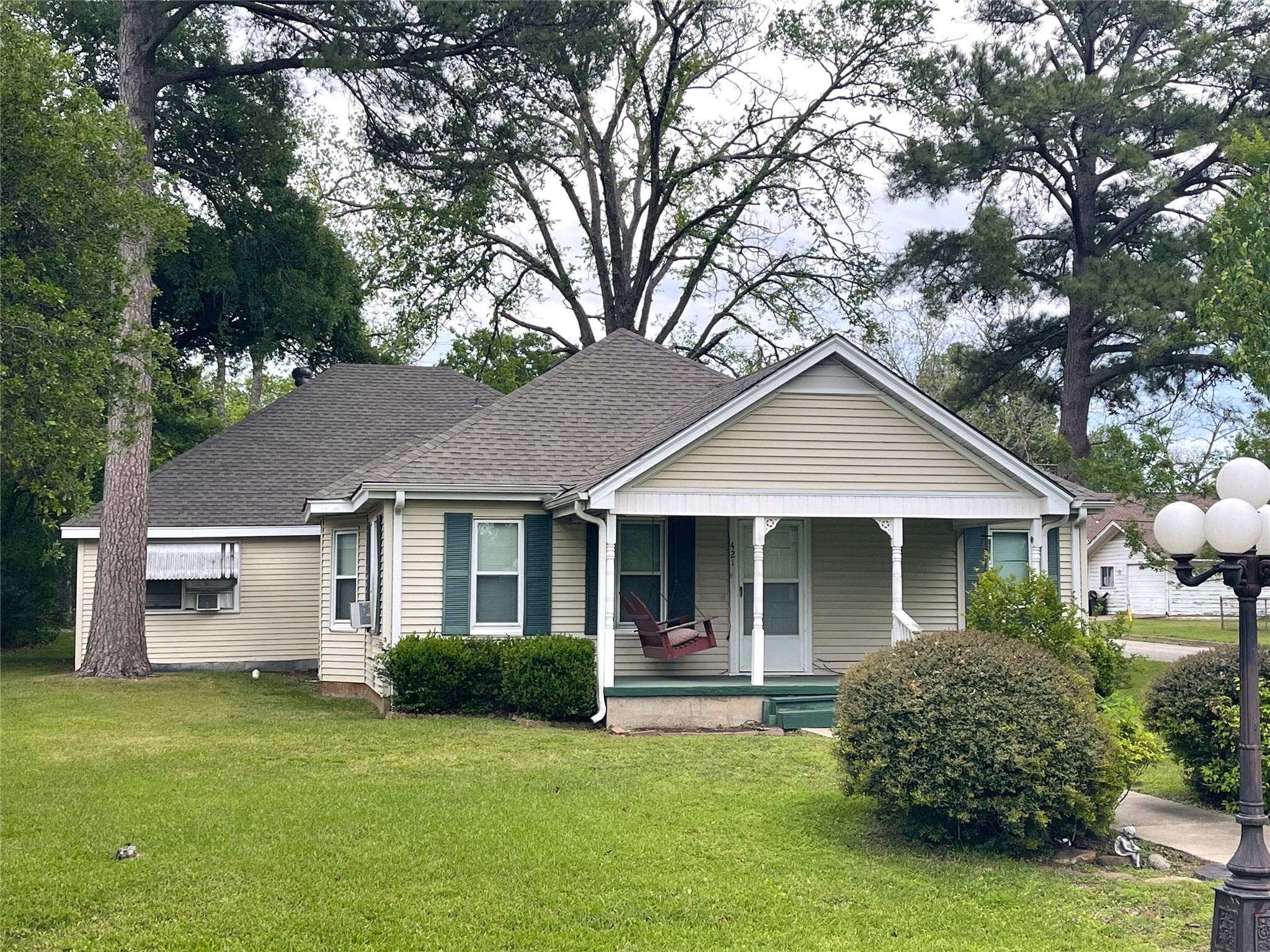 421 S 8th Avenue Teague TX 75860
