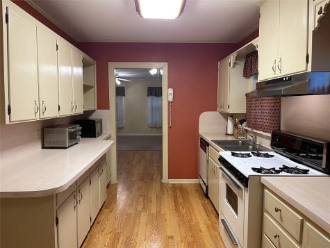 421 S 8th Avenue Teague TX 75860