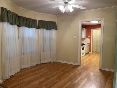 421 S 8th Avenue Teague TX 75860