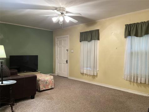 421 S 8th Avenue Teague TX 75860