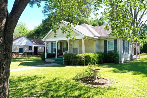 421 S 8th Avenue Teague TX 75860