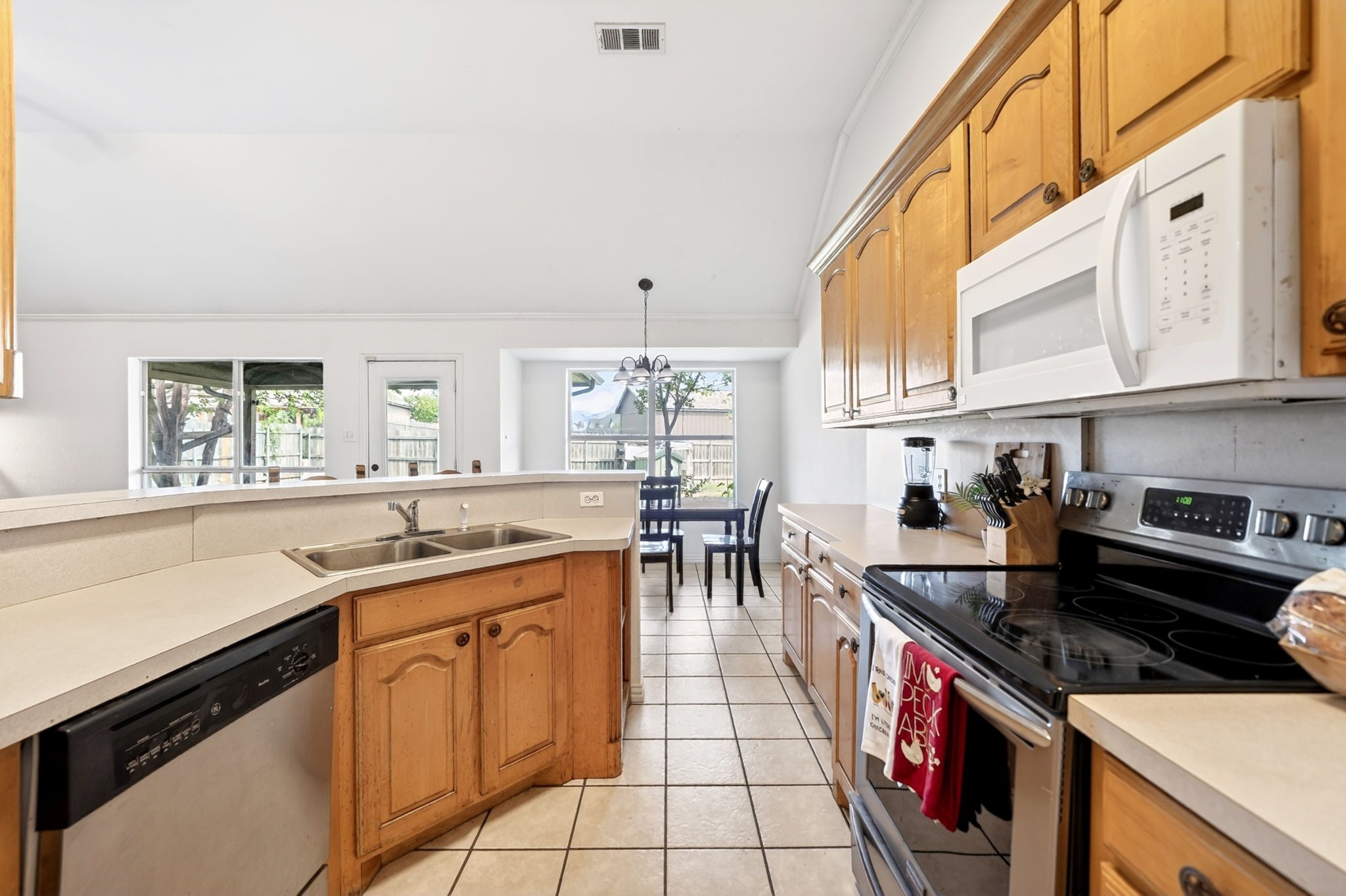 1608 Shelley Lane Cleburne TX 76033