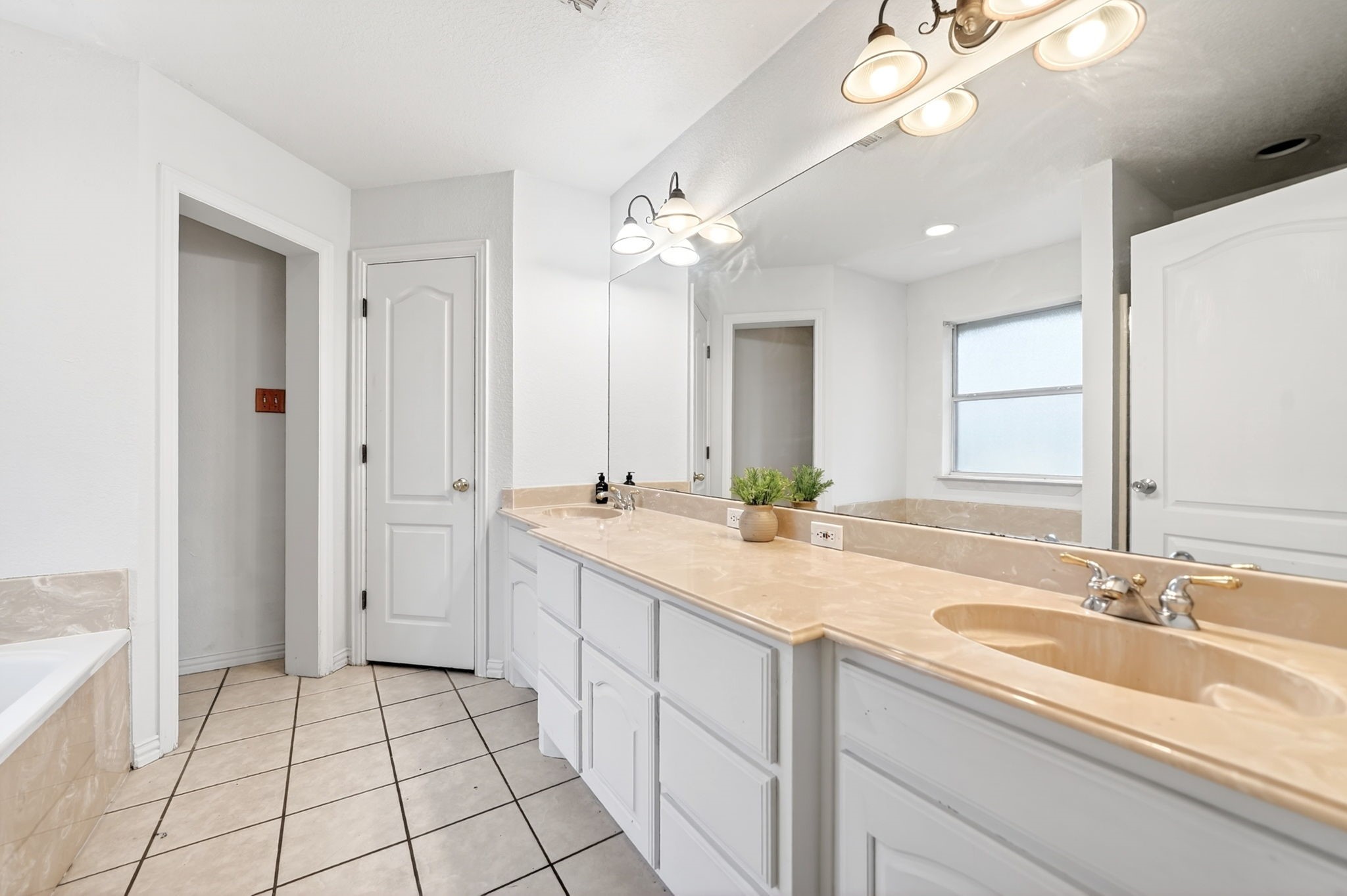 1608 Shelley Lane Cleburne TX 76033