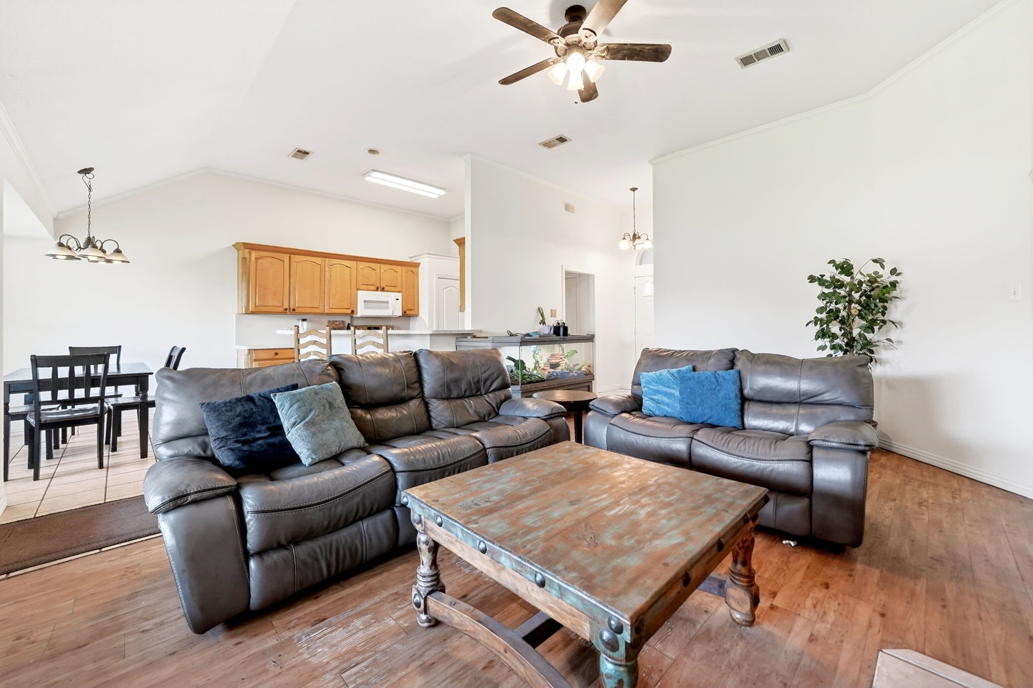 1608 Shelley Lane Cleburne TX 76033
