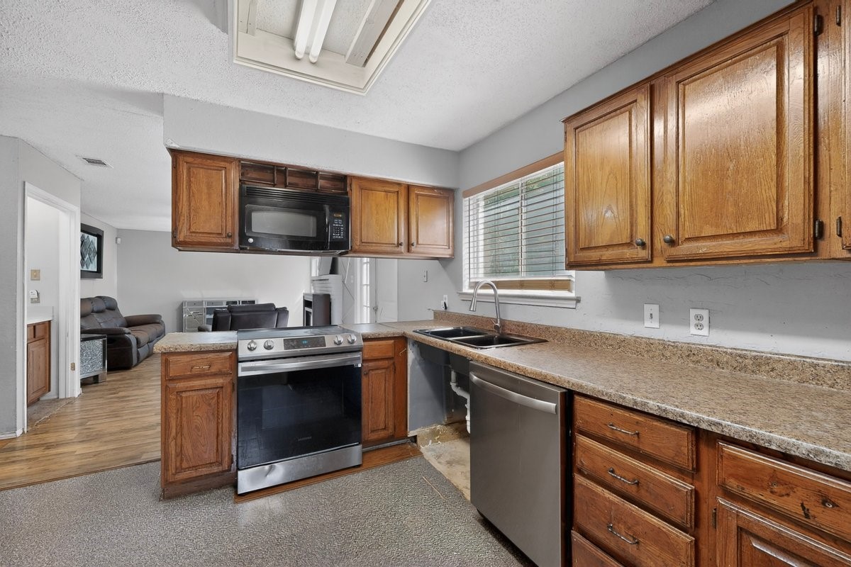 5505 Thackery Drive Arlington TX 76018