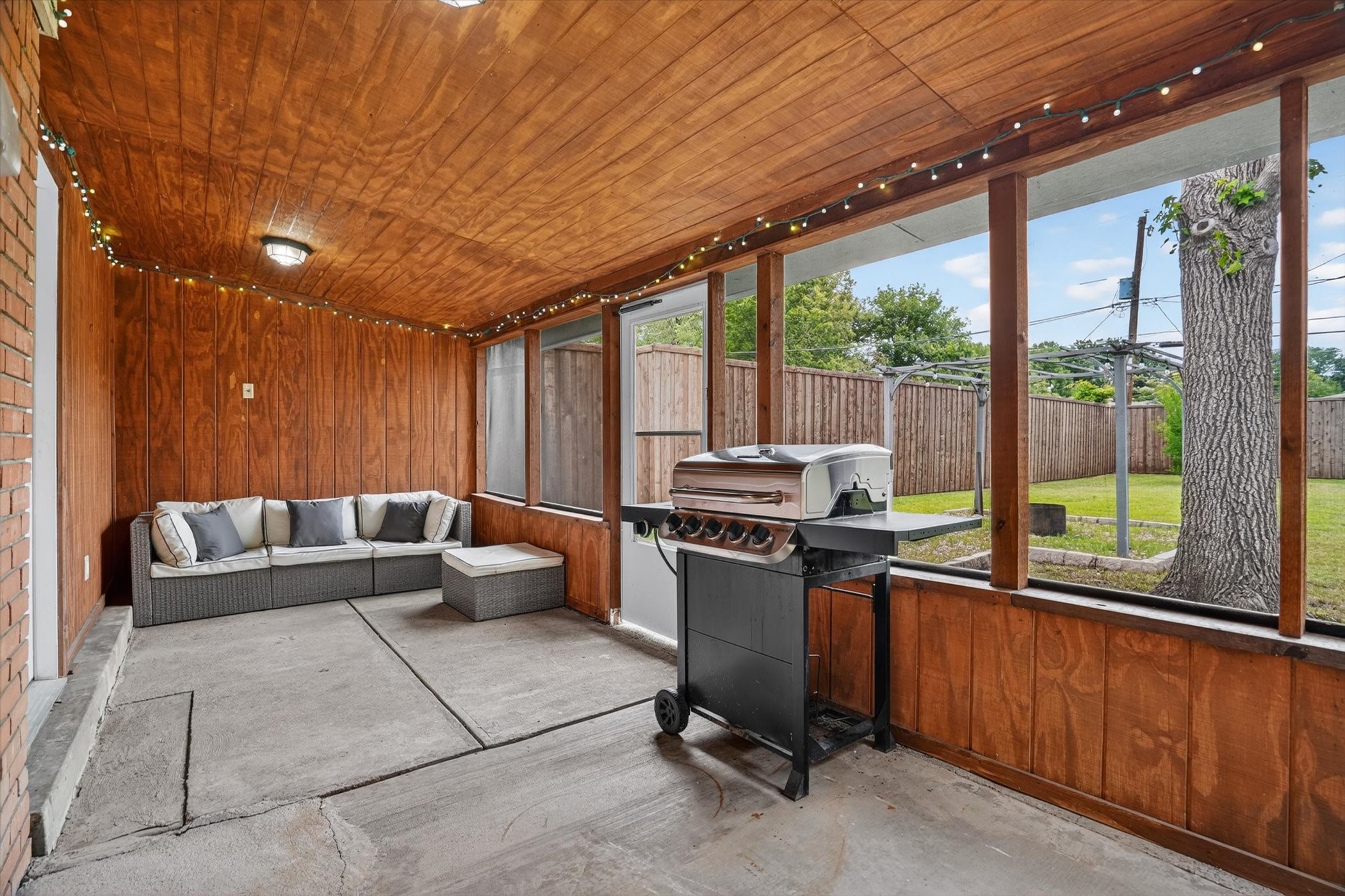 1008 Zelda Drive Hurst TX 76053