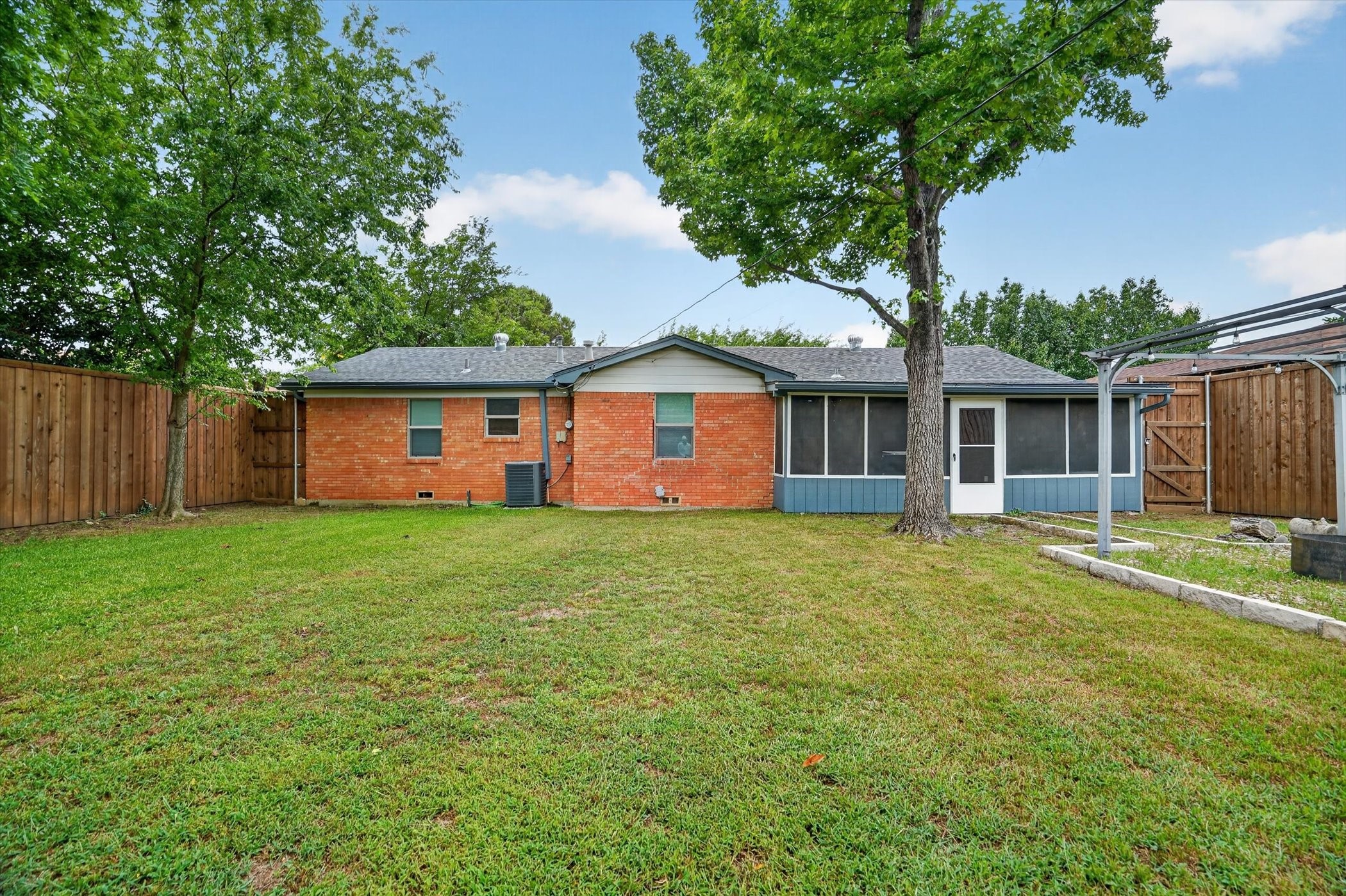 1008 Zelda Drive Hurst TX 76053