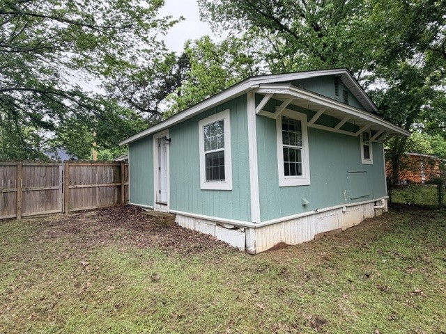 927 W Baker Street Denison TX 75020