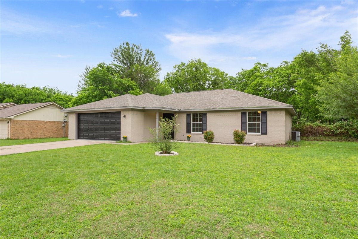 329 Applewood Lane Hewitt TX 76643