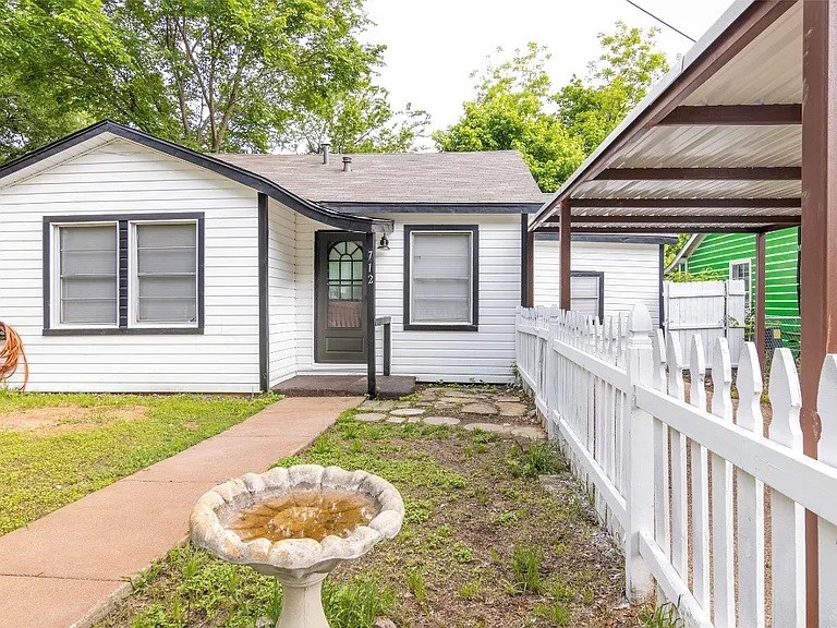 712 Jameson Street Weatherford TX 76086