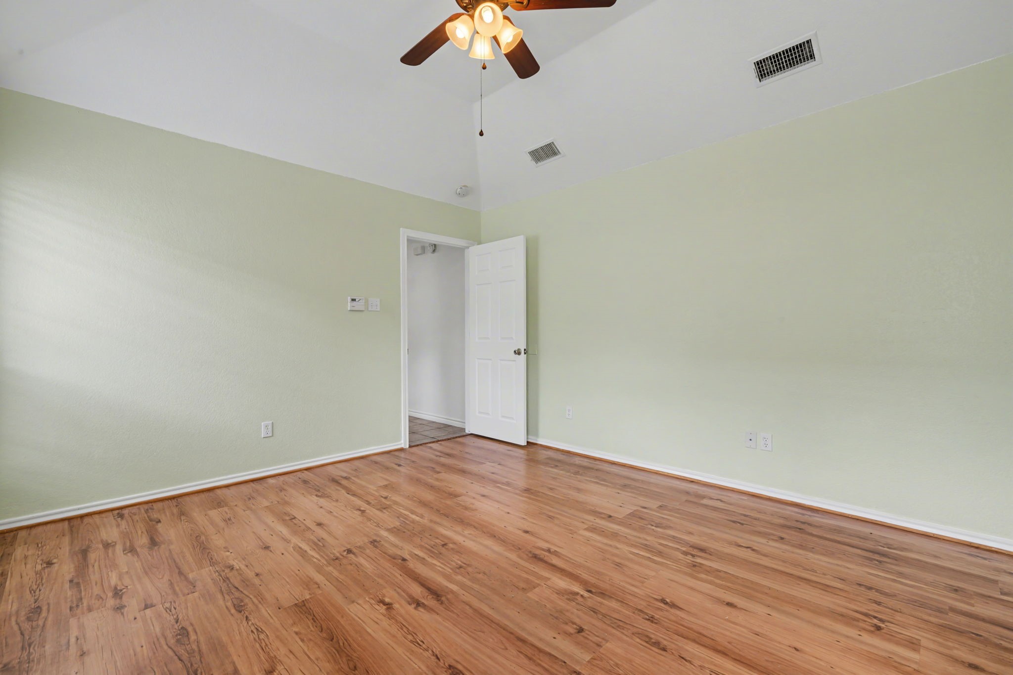1516 Clover Lane Granbury TX 76048