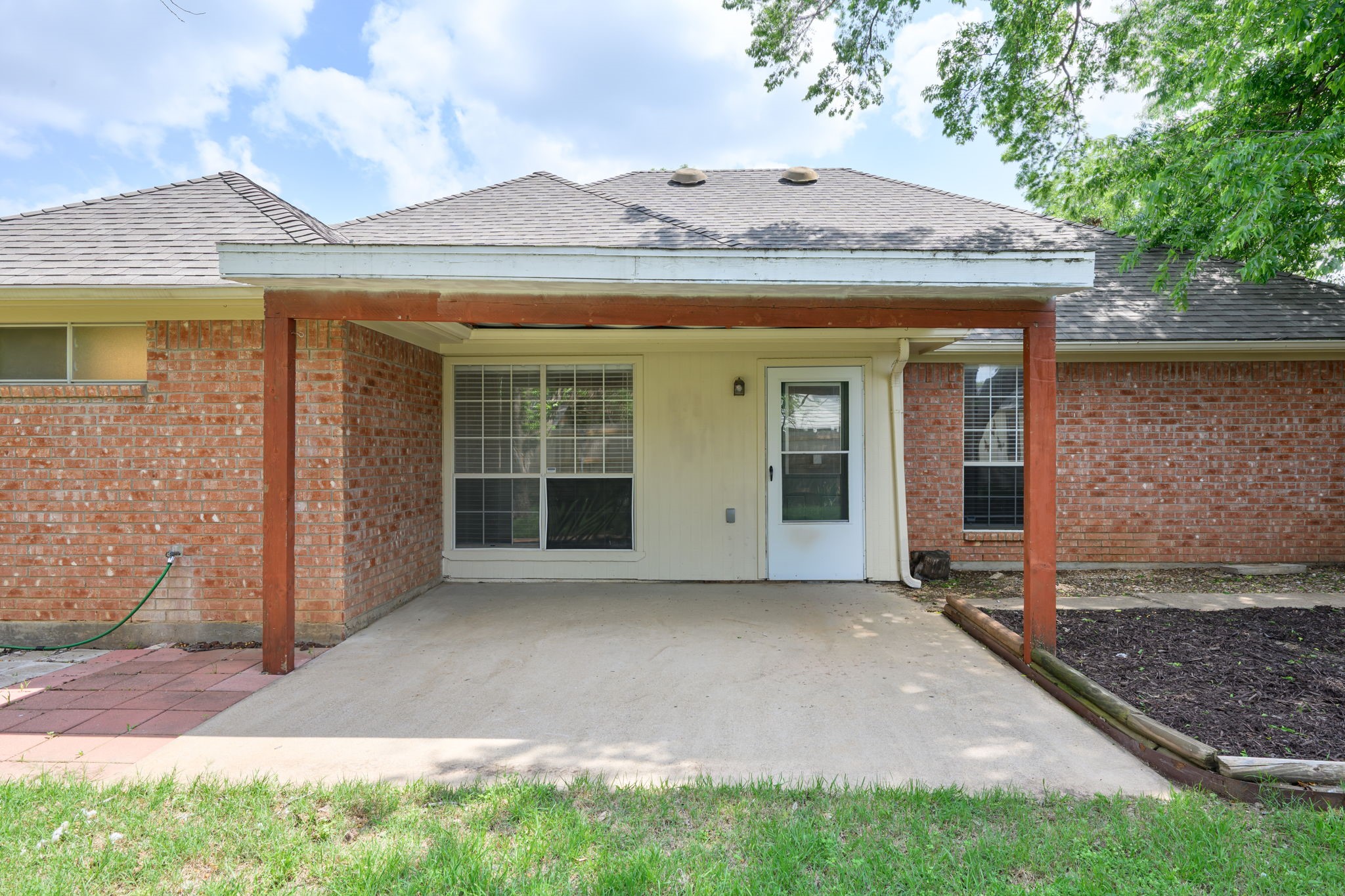 1516 Clover Lane Granbury TX 76048