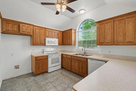 1516 Clover Lane Granbury TX 76048