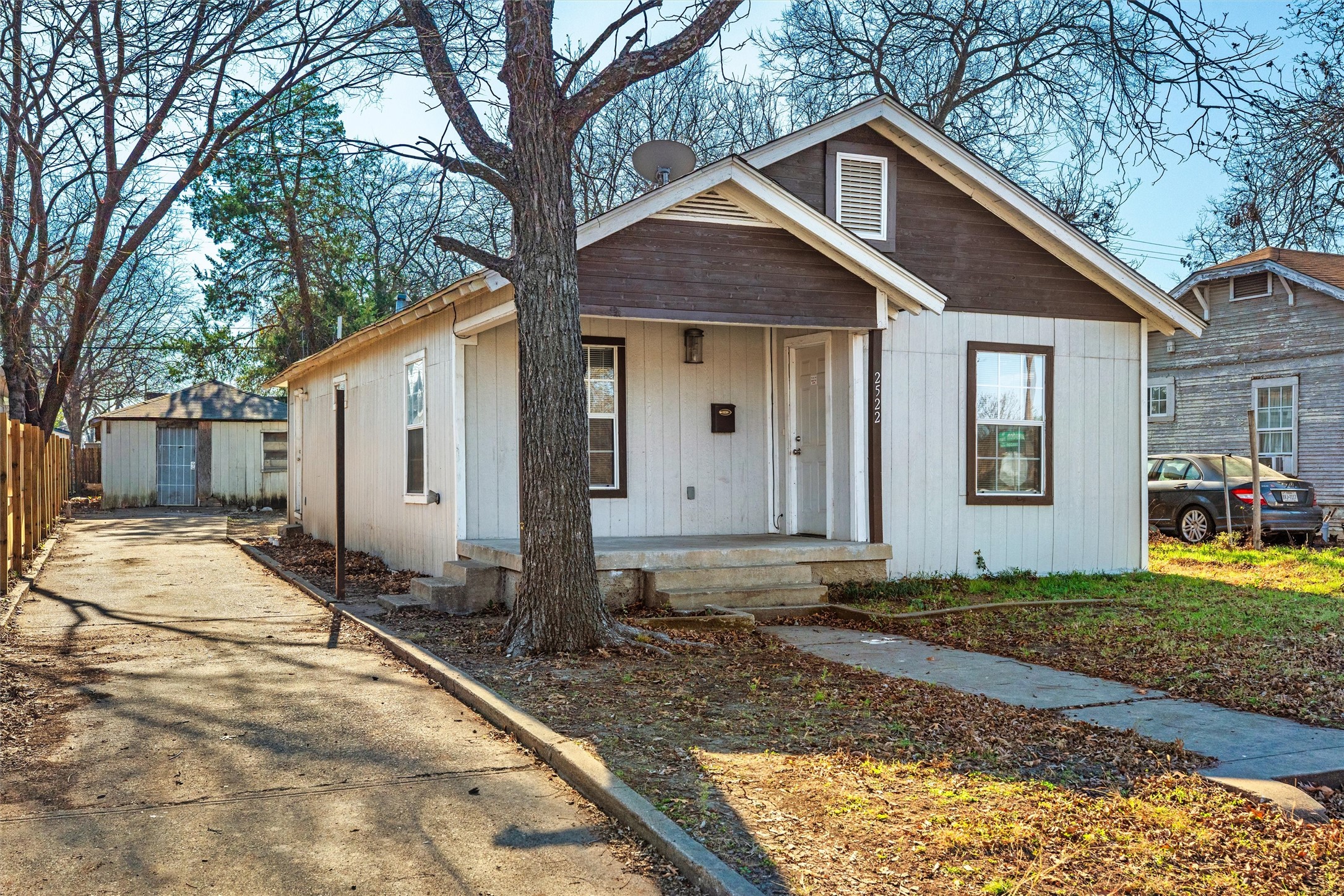 2522 W Clarendon Drive Dallas TX 75211